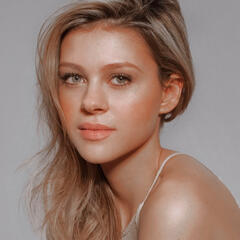 nicola peltz